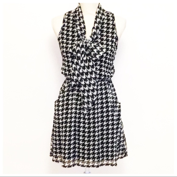 2B Bebe Dresses & Skirts - SALE❗️Bebe Tie Neck Dress-S